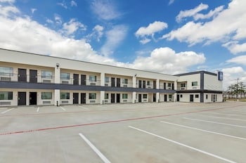 americas best value inn and suites tomball grand parkway