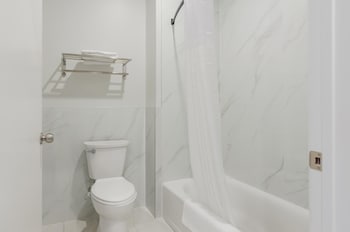 americas best value inn and suites tomball grand parkway