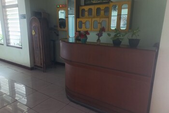 Oyo 95179 Namira Guest House Syariah,,2 star
