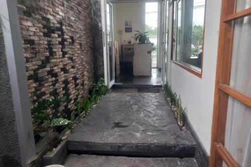 oyo 95179 namira guest house syariah