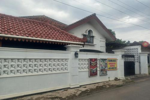 oyo 95179 namira guest house syariah
