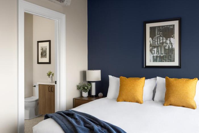 the courier hotel