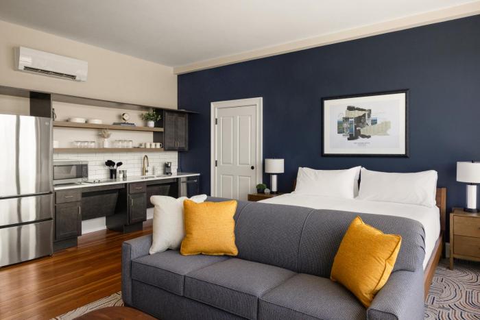 the courier hotel