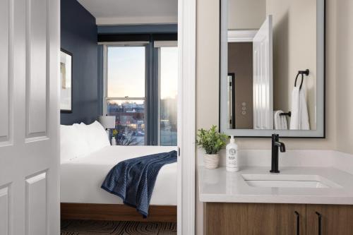 the courier hotel