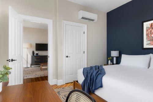 the courier hotel