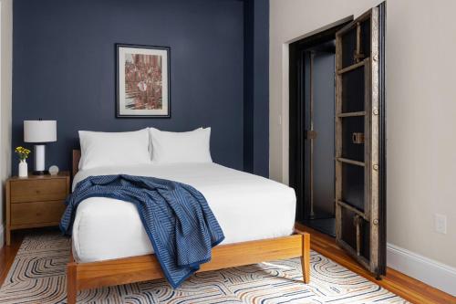 the courier hotel