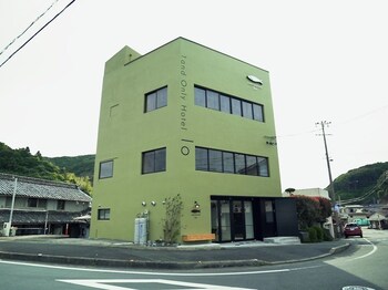1 and only hotel io