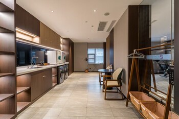 giorgio morandi hotel xuyi kejie central mall