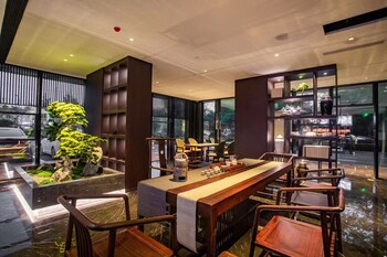giorgio morandi hotel xuyi kejie central mall