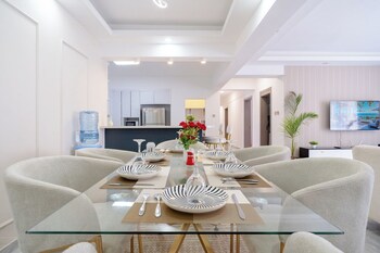 royal oaks residency