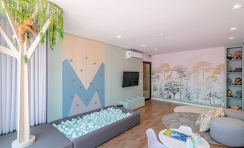 condominium w pool 450 m fr the sea and 650 m fr beto carrero world lavs
