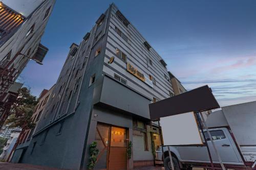 itsy hotels sri nidhi executive