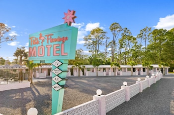 the pink flamingo boutique motel