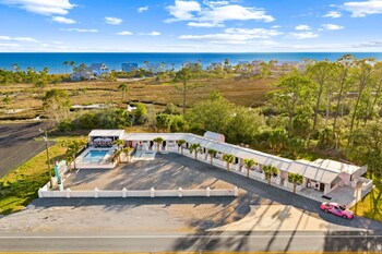 the pink flamingo boutique motel