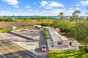 the pink flamingo boutique motel