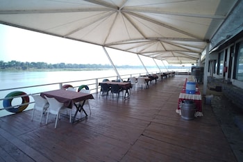 riviera resort and hotels