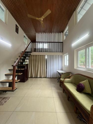 little chandhana guest house