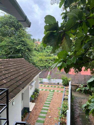 little chandhana guest house