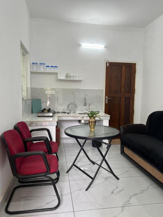 little chandhana guest house
