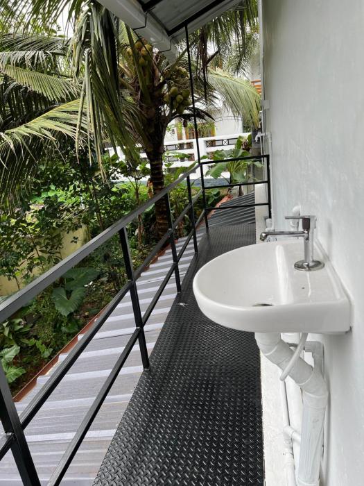 little chandhana guest house