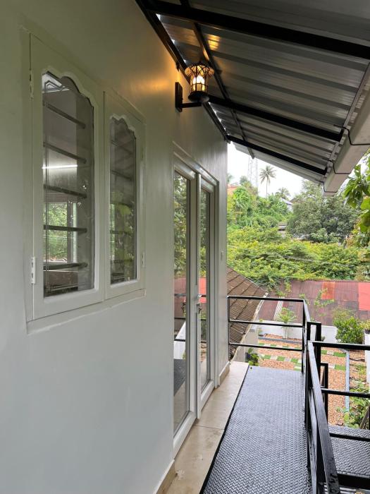 little chandhana guest house