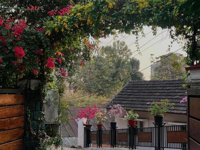 little chandhana guest house