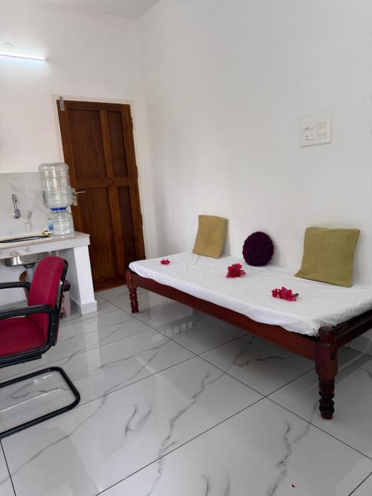 little chandhana guest house
