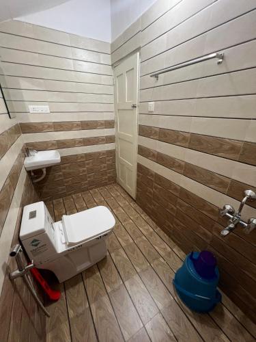 little chandhana guest house