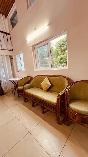 little chandhana guest house