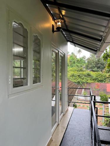 little chandhana guest house