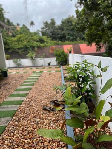 little chandhana guest house