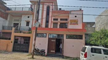 hanumant kripa paying guest house