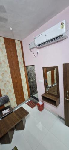 hanumant kripa paying guest house