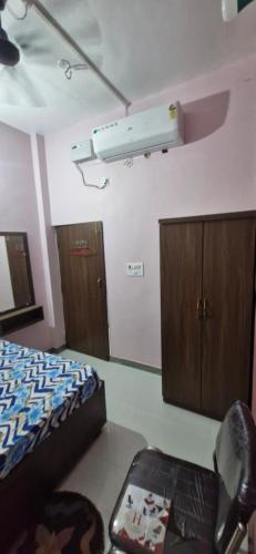 hanumant kripa paying guest house