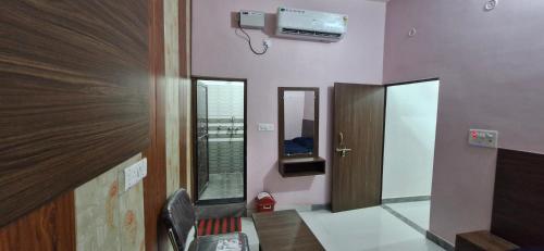 hanumant kripa paying guest house