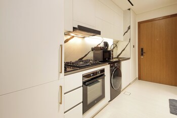studio in trillionaire private jacuzzi