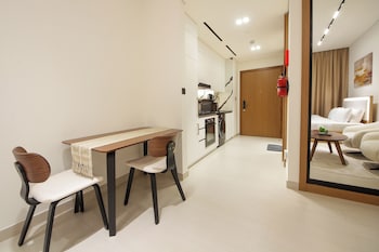 studio in trillionaire private jacuzzi