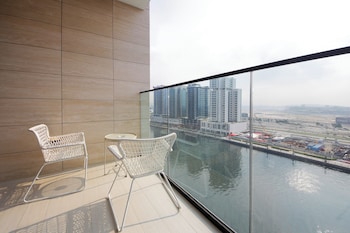 studio in trillionaire private jacuzzi
