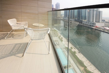 studio in trillionaire private jacuzzi
