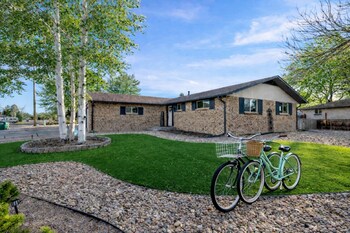 berthoud basecamp private hot tub and backyard oasis
