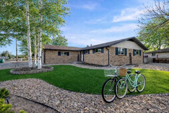 berthoud basecamp private hot tub and backyard oasis