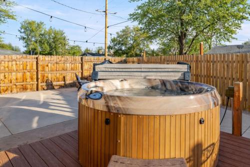 berthoud basecamp private hot tub and backyard oasis