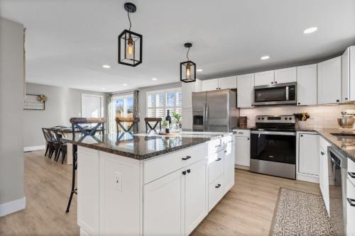 berthoud basecamp private hot tub and backyard oasis