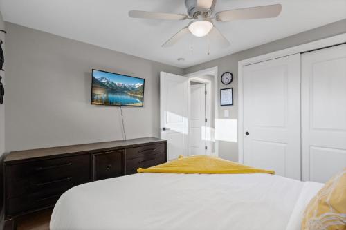 berthoud basecamp private hot tub and backyard oasis