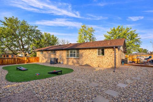 berthoud basecamp private hot tub and backyard oasis
