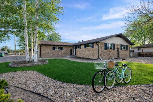 berthoud basecamp private hot tub and backyard oasis
