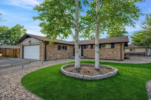 berthoud basecamp private hot tub and backyard oasis