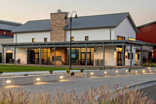 berthoud basecamp private hot tub and backyard oasis