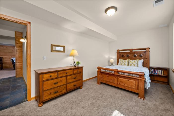 cabin style group retreat near rmnp lakes and golf