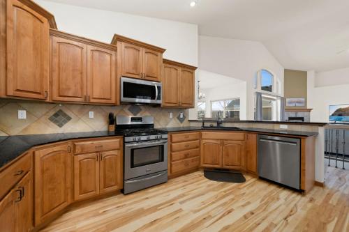 cabin style group retreat near rmnp lakes and golf